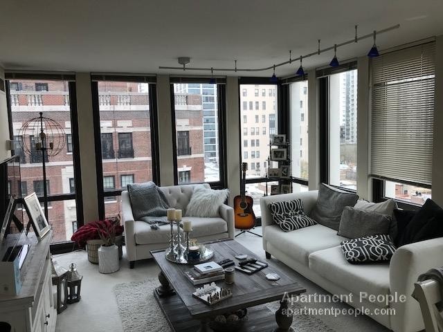 1 E Scott St-Unit -903 in Chicago, IL - Building Photo