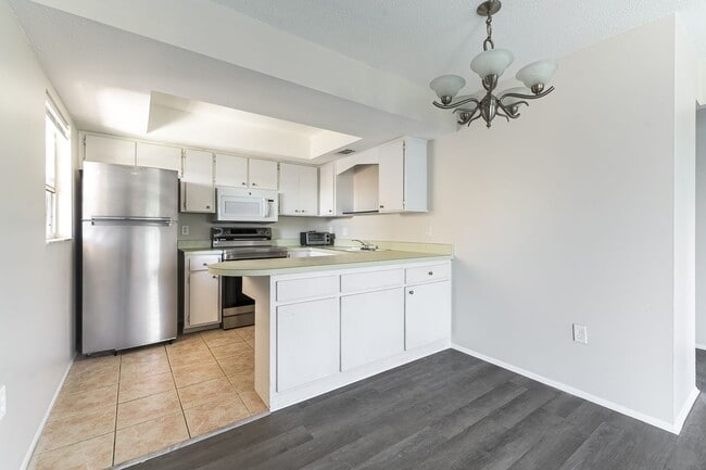 400 Base Ave E in Venice, FL - Building Photo - Building Photo