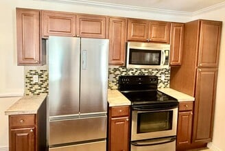 2521 W Sunflower Ave in Santa Ana, CA - Foto de edificio - Building Photo