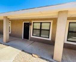 1101 W 15th St in Portales, NM - Building Photo