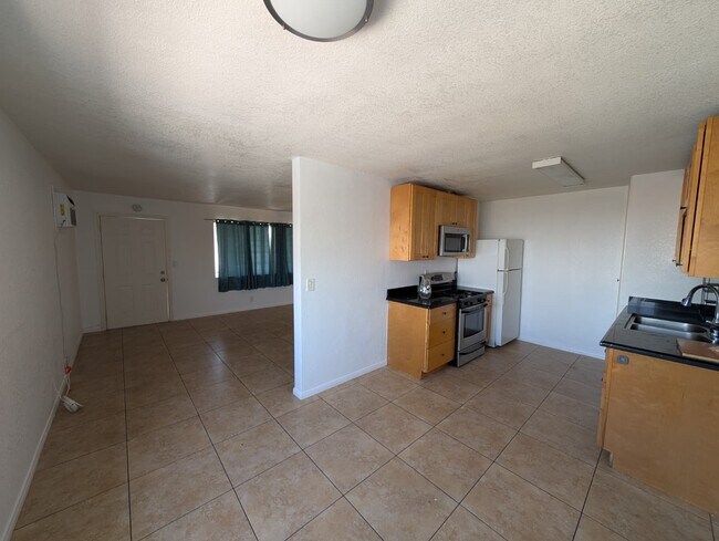 1714 Cherry Ave, Unit B