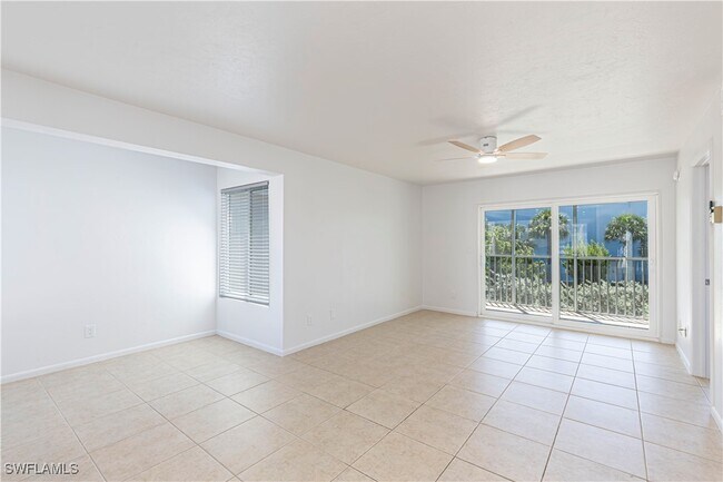 2209 San Marco Rd in Marco Island, FL - Foto de edificio - Building Photo