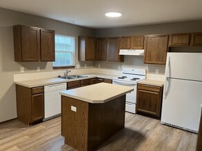 2715 N Parkdale St in Wichita, KS - Building Photo - Building Photo