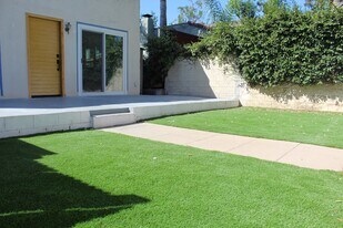 1037 Pleasantview Ave, Unit A in Venice, CA - Building Photo