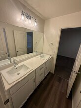 Beautiful 4BD/3BA Single-Family Home Solar, Battery Backup & Move-In Ready in Bakersfield, CA - Building Photo - Building Photo