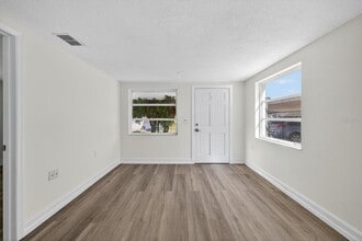 5409 Oceanic Rd in Holiday, FL - Foto de edificio - Building Photo