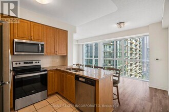 349 Rathburn Rd W in Mississauga, ON - Building Photo - Building Photo