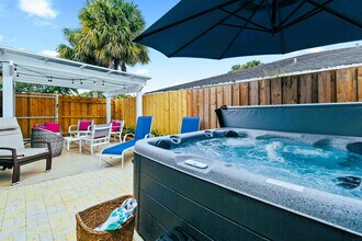 9130 E Highland Pines Blvd in Palm Beach Gardens, FL - Foto de edificio - Building Photo