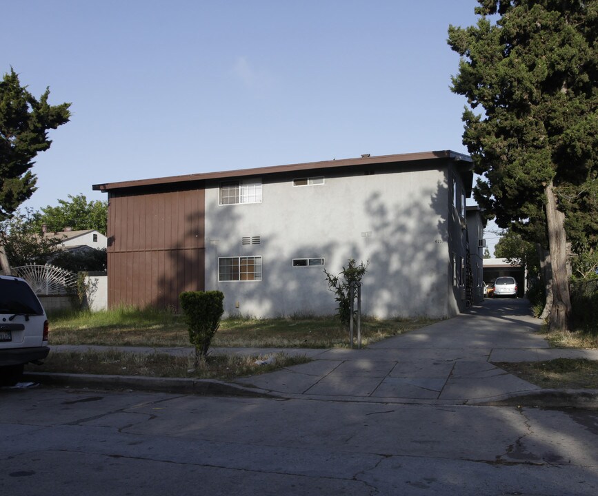 6733 Lemp Ave in North Hollywood, CA - Foto de edificio