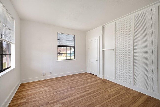 property at 1709 Cedar Ave