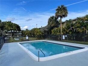 550 SE 2nd Ave in Deerfield Beach, FL - Building Photo - Building Photo