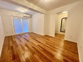 352 S Main St, Unit 1 Garden Apartment in Phillipsburg, NJ - Building Photo - Building Photo