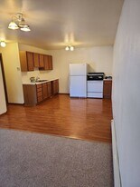 2 N 7th Ave E in Three Forks, MT - Building Photo