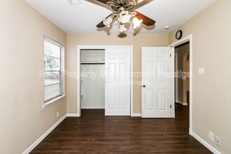 6910 Cole Creek Dr in Houston, TX - Building Photo - Building Photo