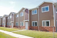 1732 12th St S, Unit B in Brookings, SD - Foto de edificio - Building Photo