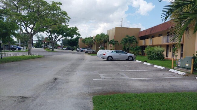 3090 NW 46th Ave in Lauderdale Lakes, FL - Building Photo - Building Photo