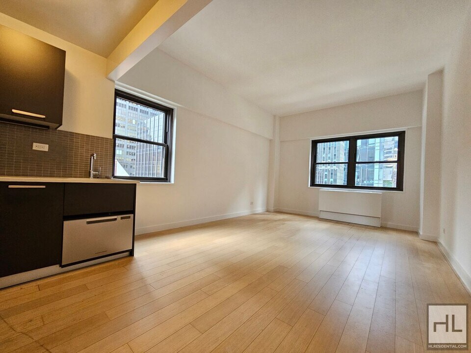 Modern Studio in Murray Hill | 7th Floor, in New York, NY - Building Photo