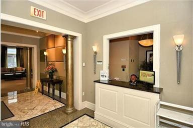property at 851 N Glebe Rd