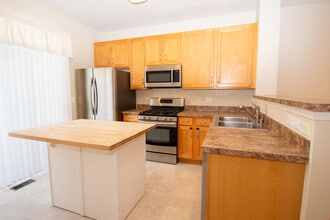 228 Station Park Cir in Grayslake, IL - Building Photo - Building Photo