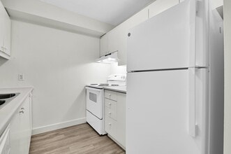 Christal Place Apartments in Ottawa, ON - Building Photo - Building Photo