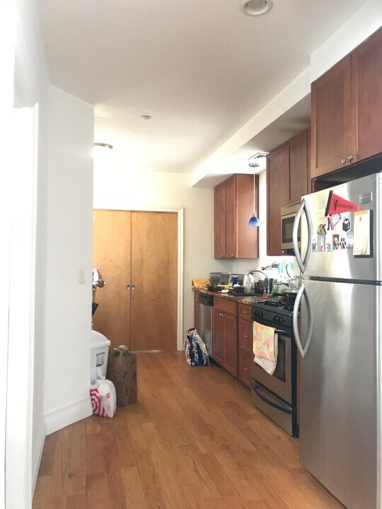 64 Louis Prang St, Unit 4 in Boston, MA - Foto de edificio