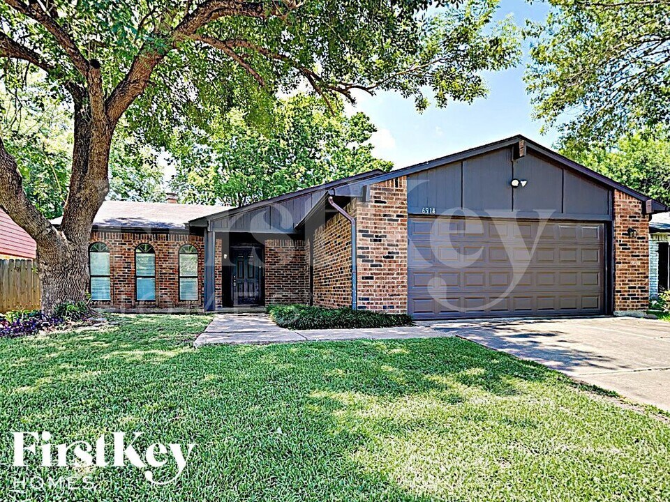 6914 Pickett Dr in Richmond, TX - Building Photo