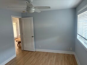 121 31st Pl, Unit 121 32st. Place in Manhattan Beach, CA - Building Photo - Building Photo