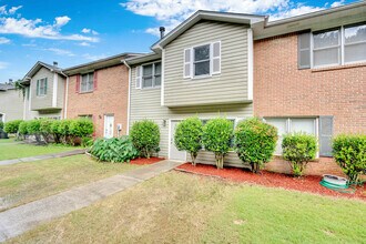 220 Carl Nichols Dr in Pelham, AL - Building Photo - Building Photo
