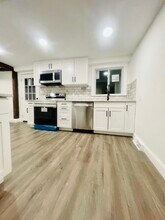 243 Park Ln, Unit 2 in Trumbull, CT - Building Photo - Building Photo