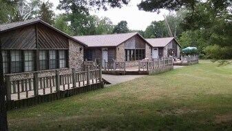 19 Cedar Island Dr in Logansport, IN - Building Photo