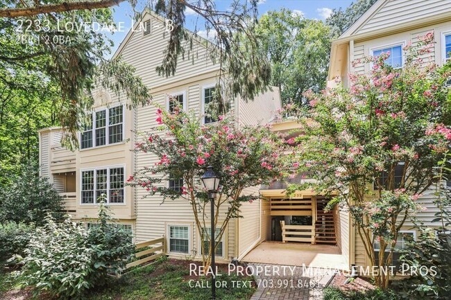 property at 2233 Lovedale Ln