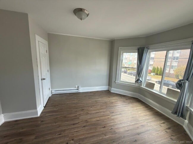 352 Benham Ave in Bridgeport, CT - Building Photo - Building Photo