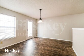 12663 Republic Dr in Fishers, IN - Foto de edificio - Building Photo