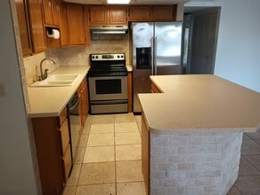 1235 S Highland Ave, Unit B104 in Clearwater, FL - Building Photo - Building Photo