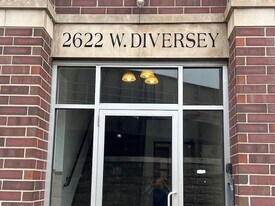 2622 W Diversey Ave in Chicago, IL - Building Photo