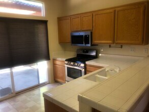 537 Edenderry Dr in Vacaville, CA - Building Photo - Building Photo