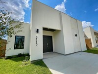 5715 Gillian Dr in Laredo, TX - Foto de edificio - Building Photo