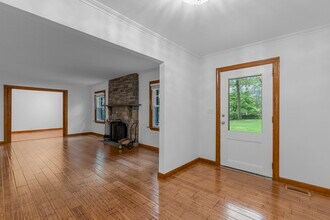 190 E Rocks Rd in Norwalk, CT - Building Photo - Building Photo