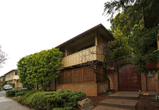 Loma Vista in Mountain View, CA - Foto de edificio - Building Photo