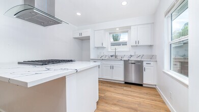 5818 Kester Ave in Van Nuys, CA - Building Photo - Building Photo