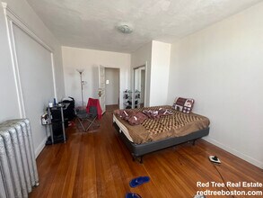 1905 Beacon St in Boston, MA - Foto de edificio - Building Photo