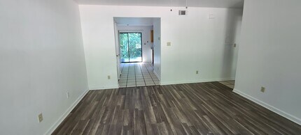 2555 Chateau Ln in Tallahassee, FL - Building Photo - Building Photo