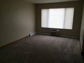 1204 Memorial Dr, Unit # 7 in South Milwaukee, WI - Building Photo - Building Photo