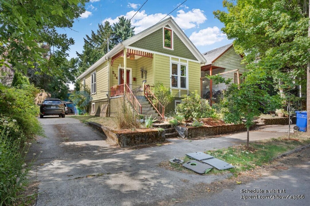 524 NE Brazee St in Portland, OR - Building Photo
