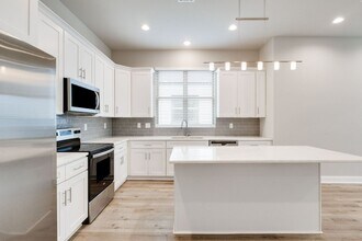 118 Gadwall Dr in Youngsville, LA - Foto de edificio - Building Photo