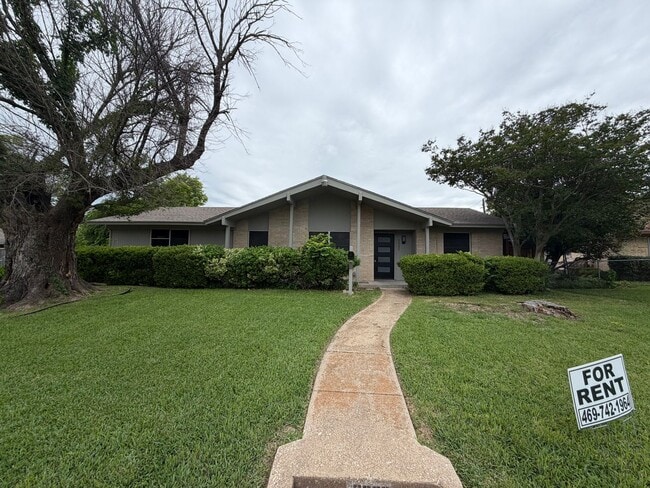 property at 2005 Bamboo St