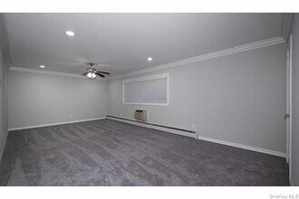 25 Westgate Dr in Bohemia, NY - Building Photo - Building Photo