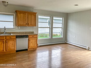 10 Newcastle Ct in Toms River, NJ - Building Photo - Building Photo