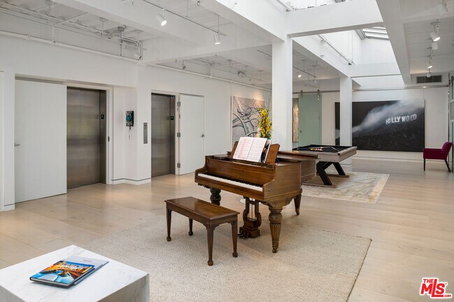 353 S Broadway in Los Angeles, CA - Building Photo - Building Photo