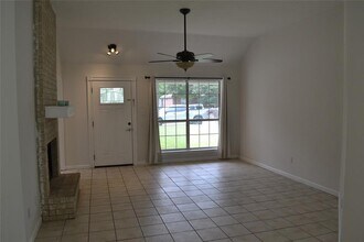 2500 Cherrylawn Dr in Taylor, TX - Building Photo - Building Photo
